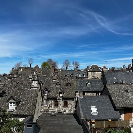 Hotel Restaurant Le Beffroi Salers Exterior photo